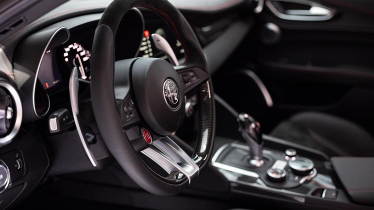 Εντυπωσιάζει το επετειακό λογότυπο της Alfa Romeo